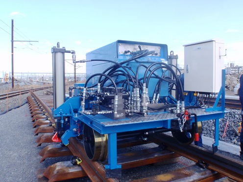 レールこう上装置(自走型)