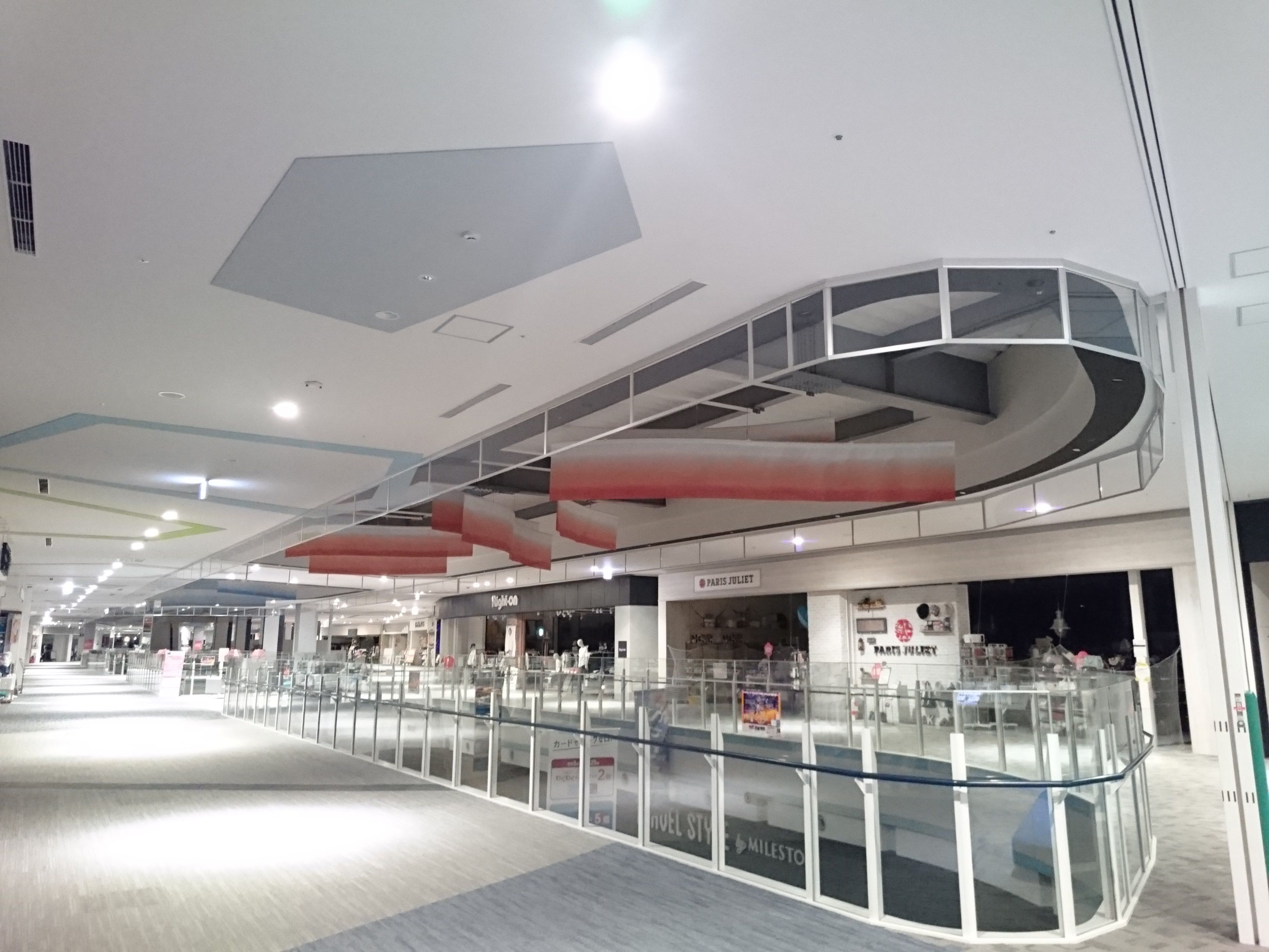 簡単に取付可能！不燃性パネルタイプ防煙垂れ壁