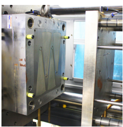 プラスチック射出成形