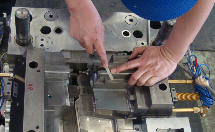 プラスチック部品　金型設計サービス