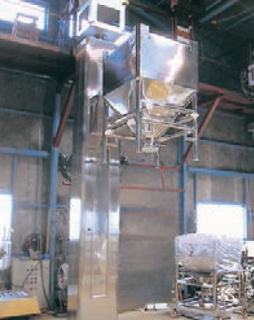 コンテナの運搬、昇降に使用するコンテナリフター　コンテナ昇降装置