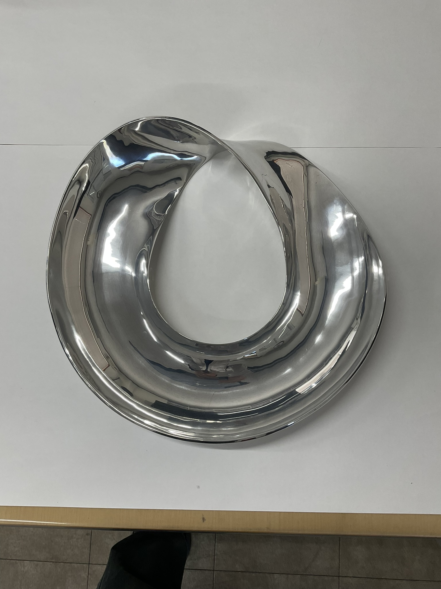 アルミ製メビウスの皿 (オブジェ)