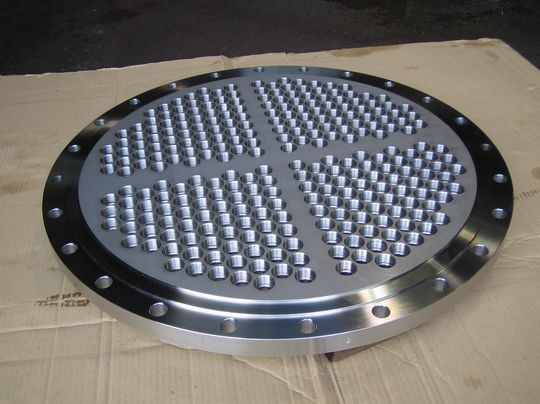 バイオ燃料精製プラントの管板