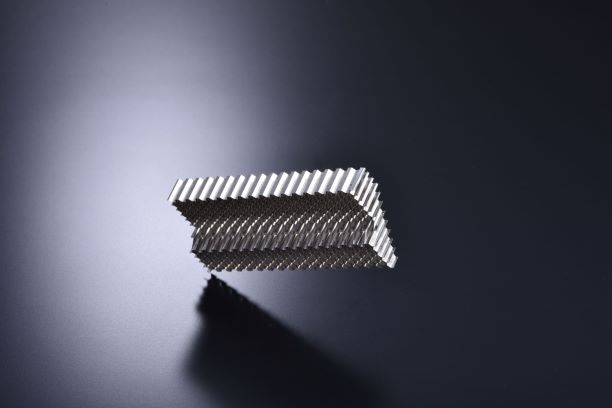 『ハニカムシール、メタルハニカム』ワイヤーカット加工例