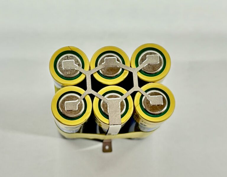 ニッケルと電池を溶接し組電池（モジュール）製作【試作事例】