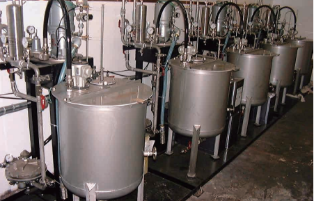 作業用に昇降や旋回する架台をもうけて作業効率をはかりたい