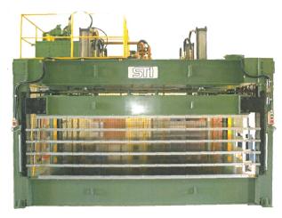 STI　ウレタン発泡用油圧ホットプレス