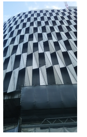 高層ビル外装板に採用『HEX U-ナット』