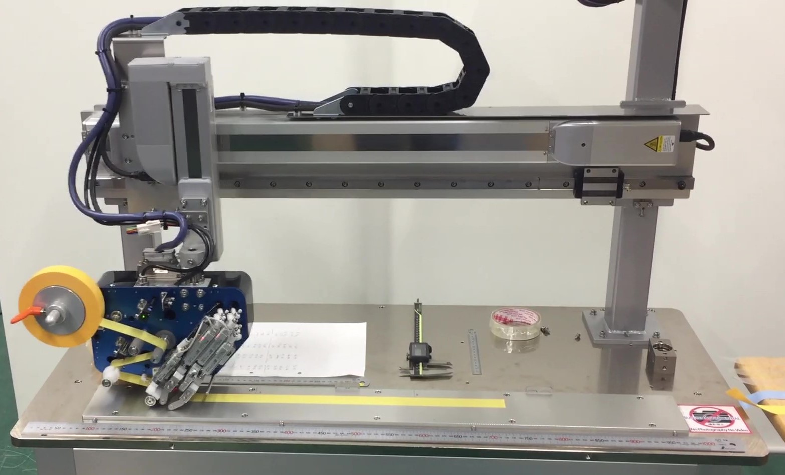 1層テープ貼付装置『ST-T1シリーズ』