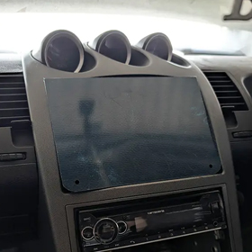 【製作事例】空洞に設置するカーボン板パーツを製作