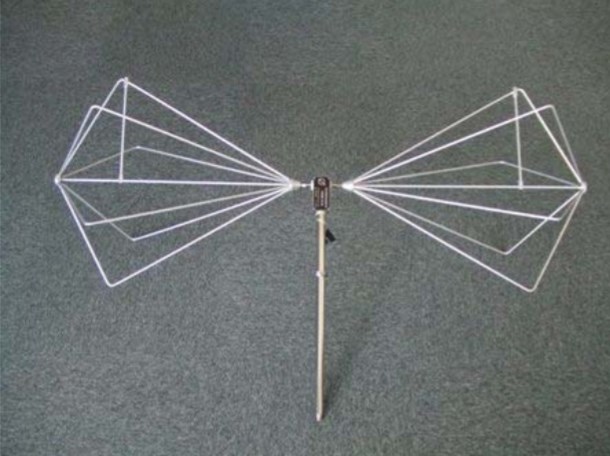 バイコニカルアンテナ『BBA9106』