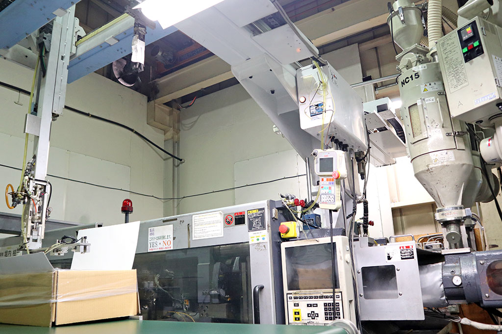 プラスチック・樹脂の2色成形、射出成型で工程やコスト削減を実現！