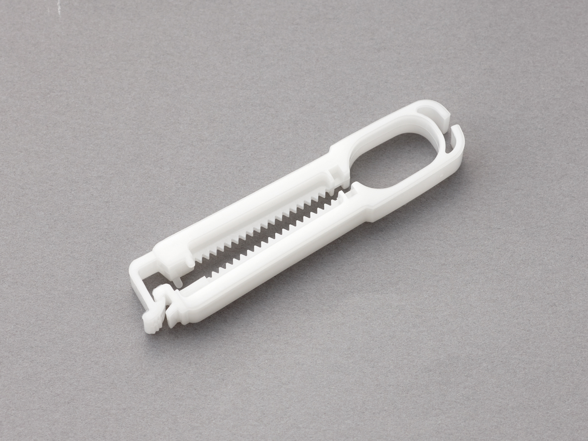 【子どもの安全を守る部品】紐を手の届かない所へ束ねる部品