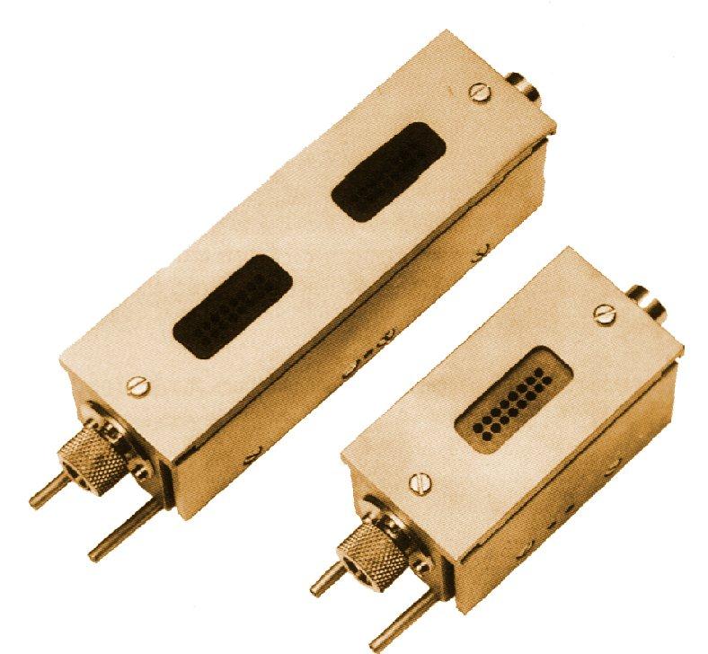 サドルフィールドファーストアトム（FAB）ビームソース 