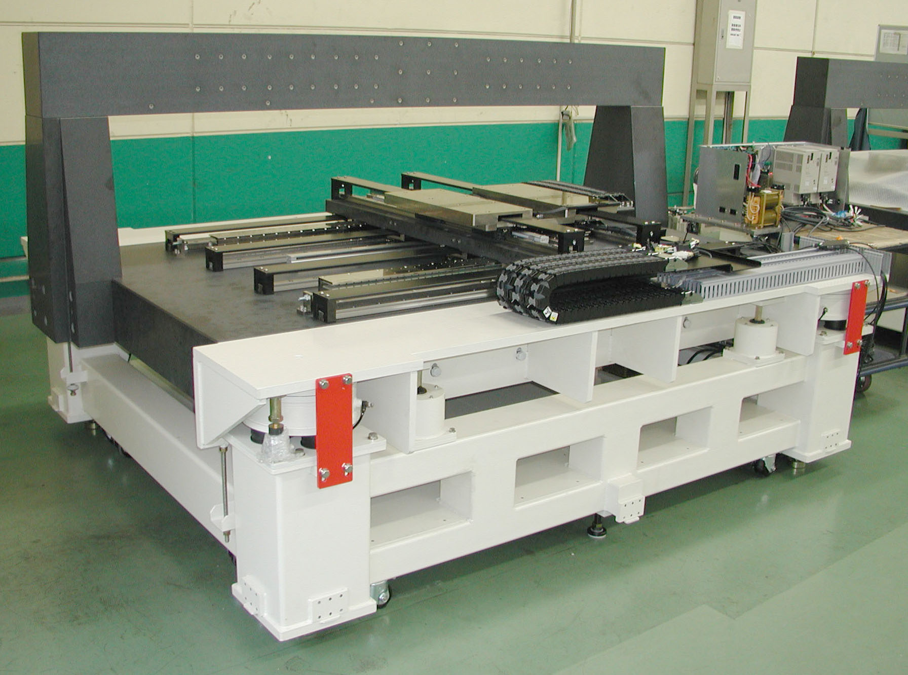 大型ガントリータイプXYステージ ファインディバイス | イプロスものづくり