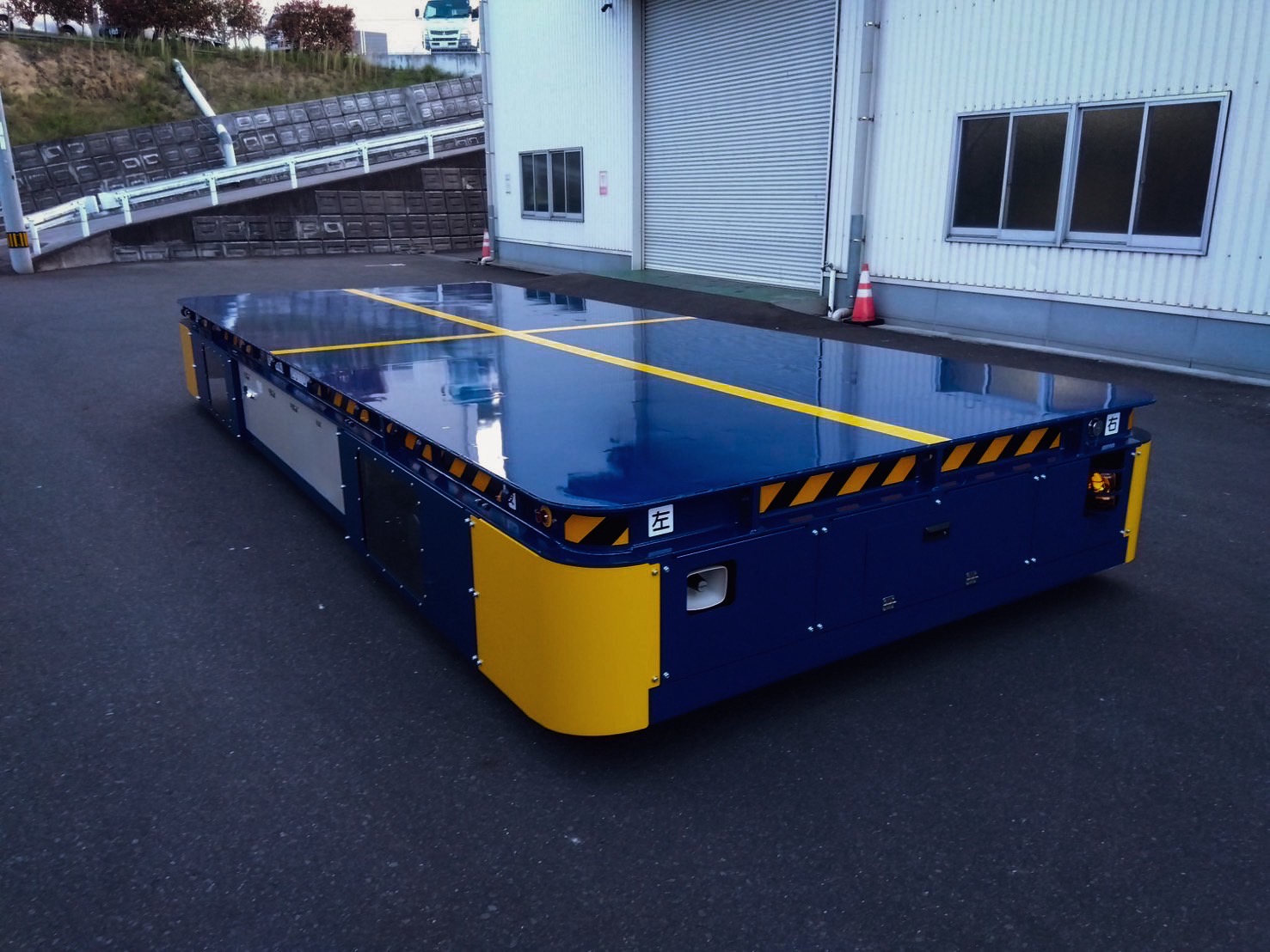 リモコン操作で重量物を楽々搬送！ＥＶ型金型搬送車 20TON！ 