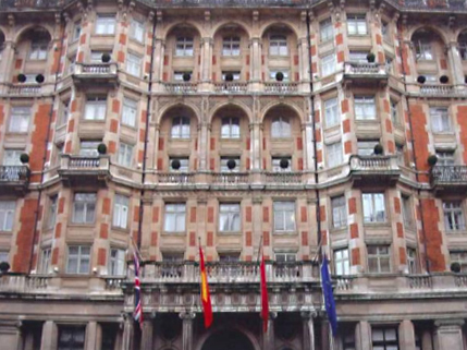 英国マンダリン・オリエンタルホテル給湯配管赤錆・漏水防止