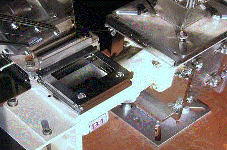 『粉砕材リターン用フィーダー』