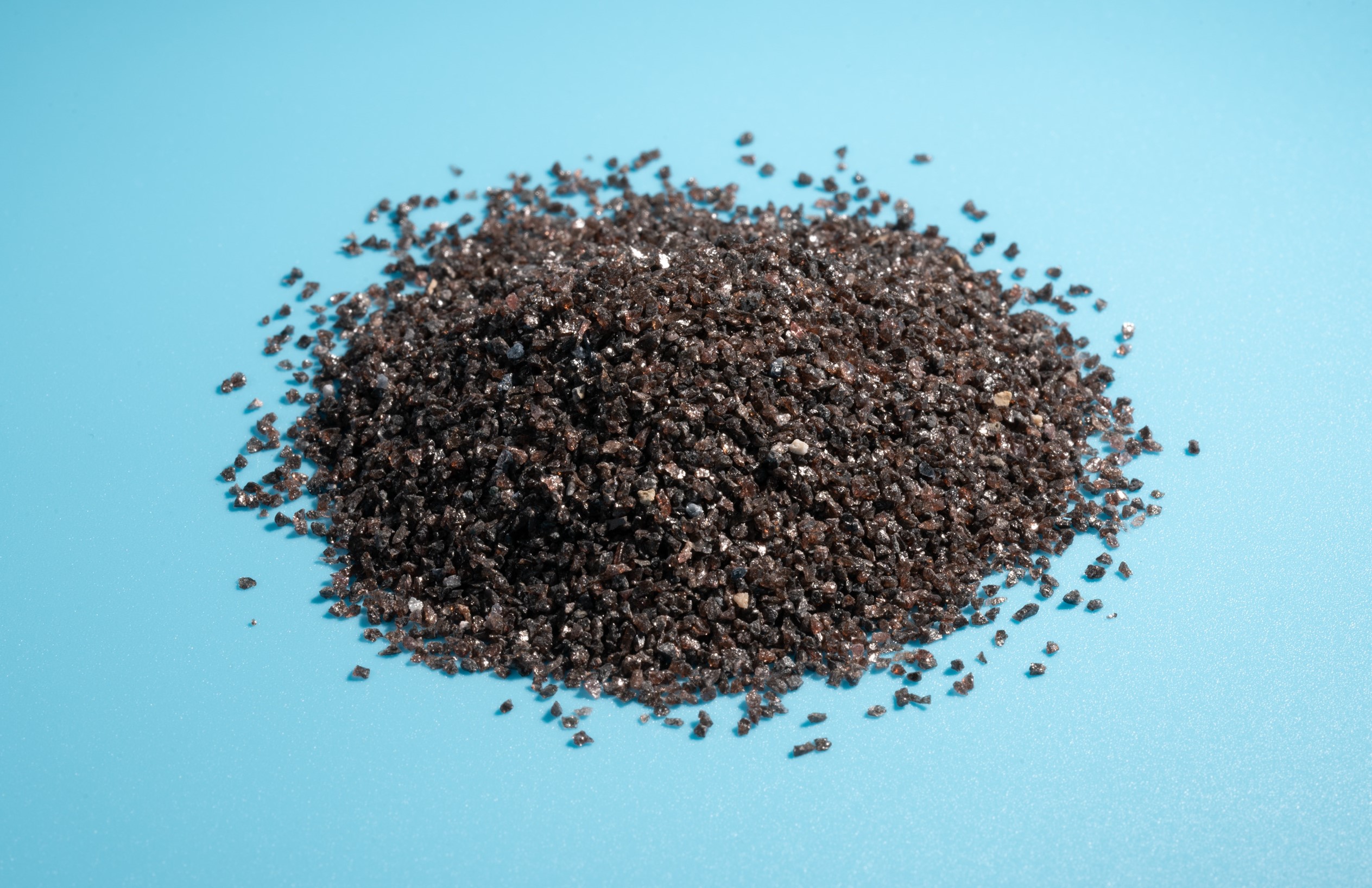 サンドブラストメディア『アルミナ（褐色）』