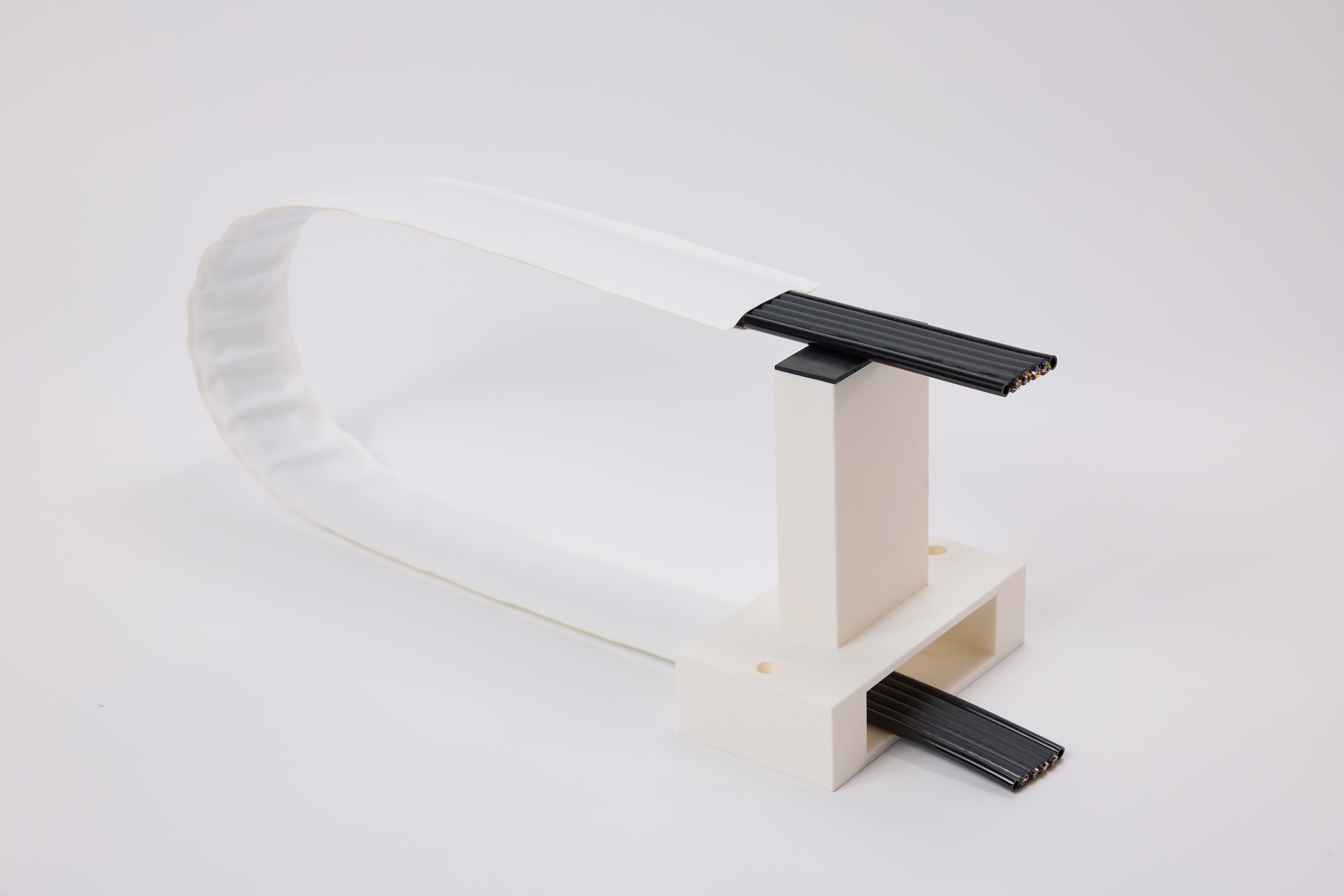 クリーン対応低粉塵平型ケーブル「CleanTop」