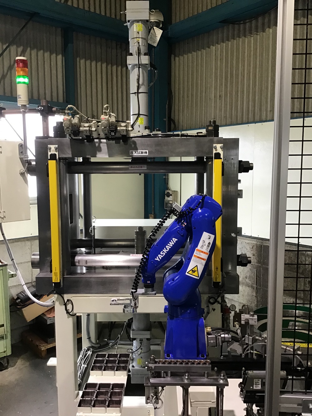 ロボットなどを使用して自動化の応援を致します