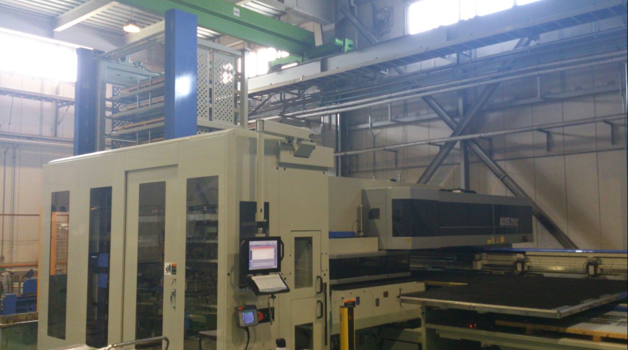 パイオニア精工株式会社　設備紹介　パンチレーザー複合機