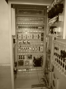 制御盤　設計・製作サービス