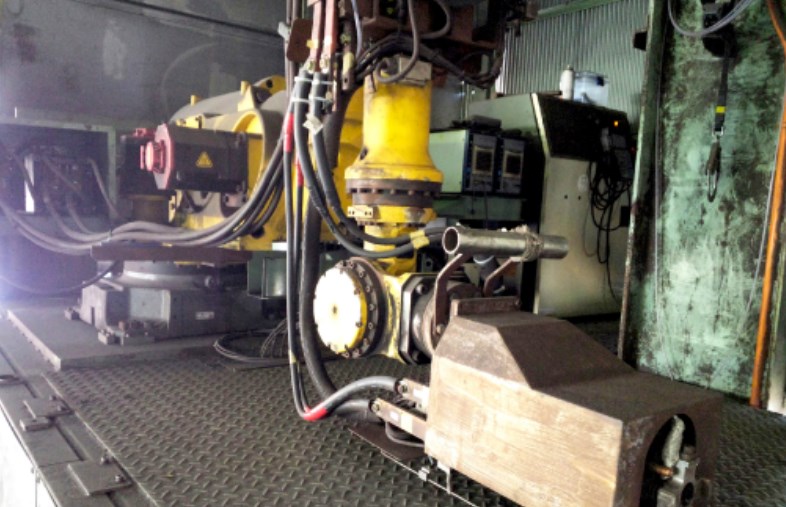 耐熱ラベル貼付装置