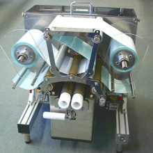 自動化機械　ラベル貼り装置