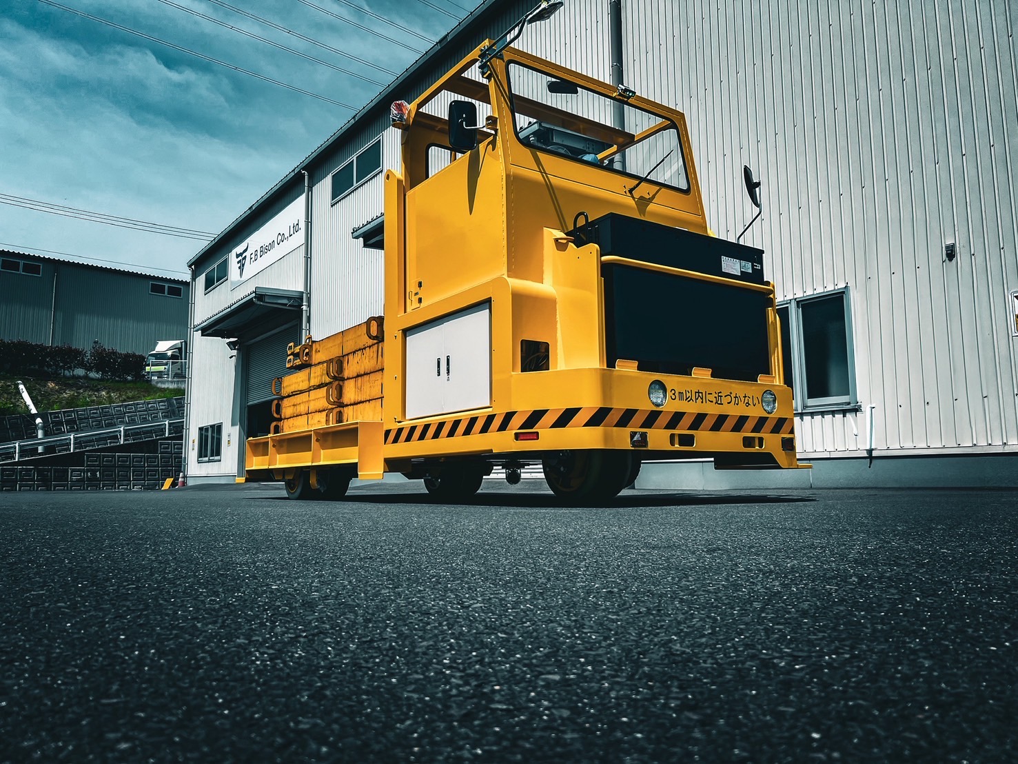 乗車型の安心感と操作性！乗用型ＥＶ金型搬送車 20TON！ 