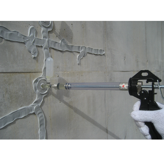 コンクリートひび割れ補修システム『SKグラウトプラグA工法』