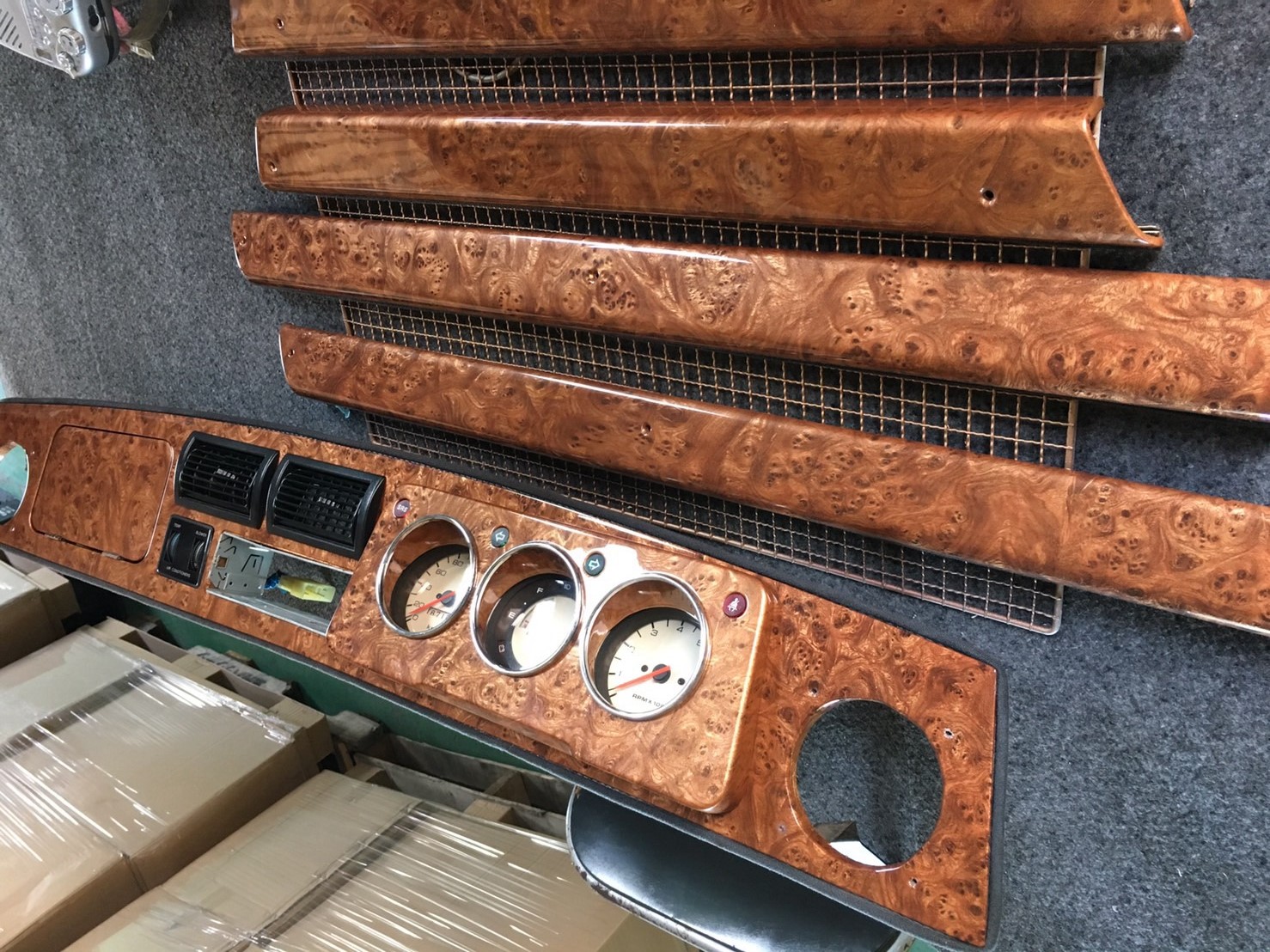 ヒビの入った木製品を修復・塗装→新品同様に復活！