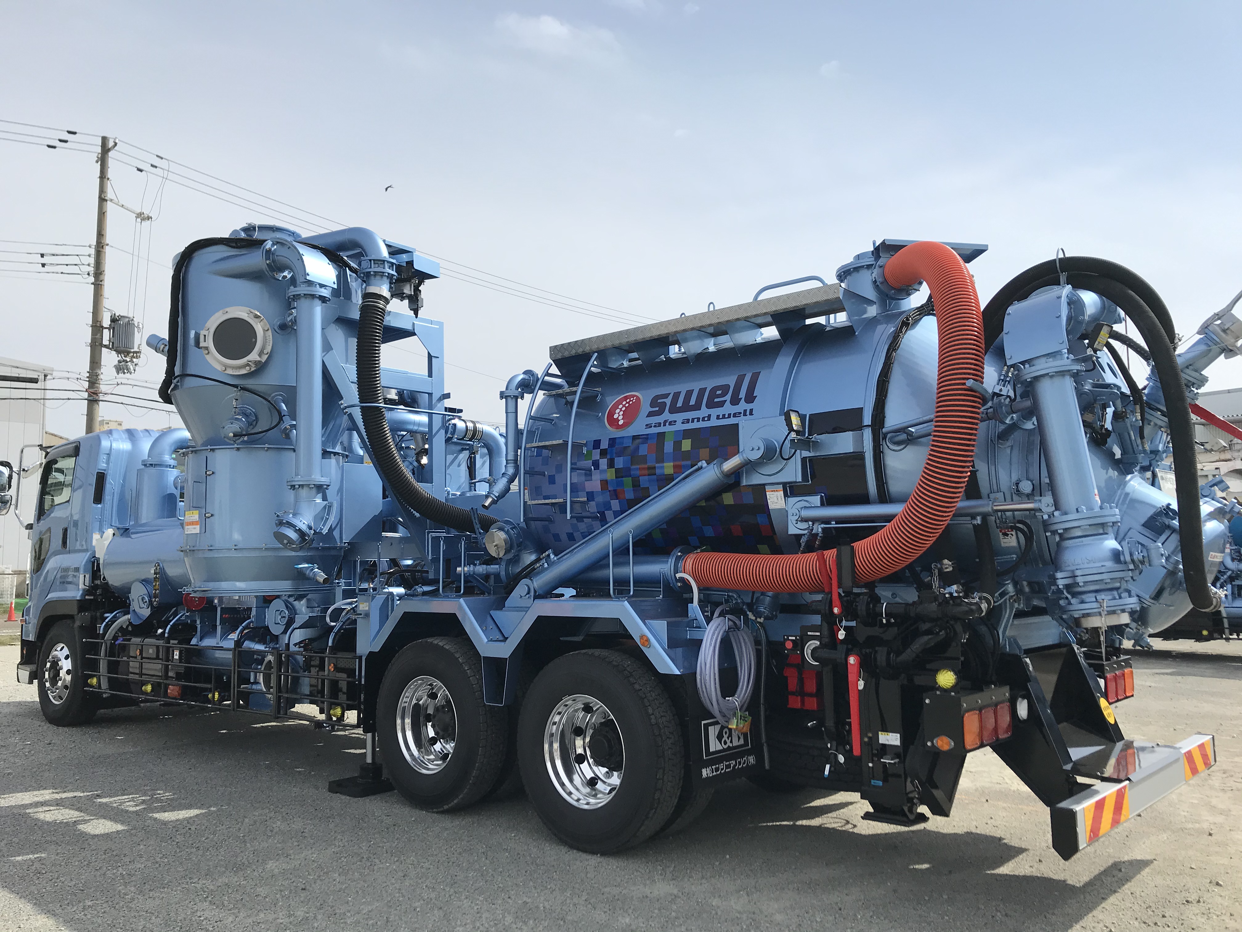 吸引・圧送・容器詰め・粉体輸送をこの１台で！粉体作業を効率化。