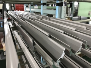 長尺アルミ　切削加工サービス