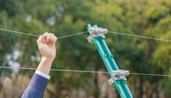 セキュリティ『トラップ式フェンスセンサ』