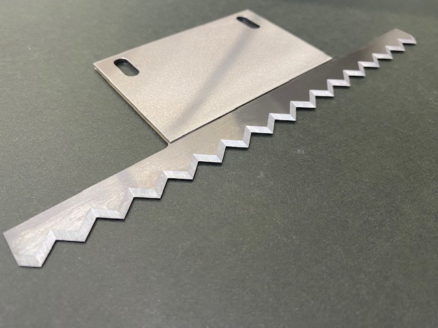 あらゆる包材に対応できる万能カッター【超硬カッターNOVAS】