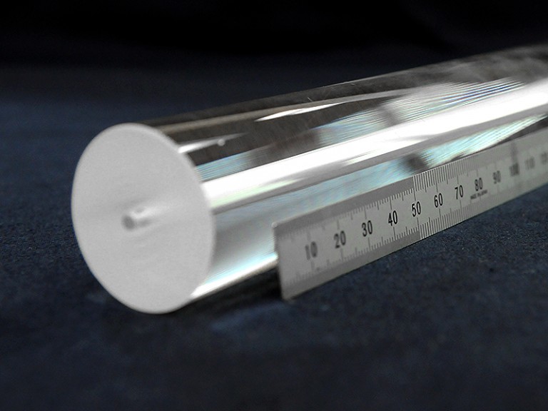 【超音波加工事例】石英ガラス(貫通穴加工)