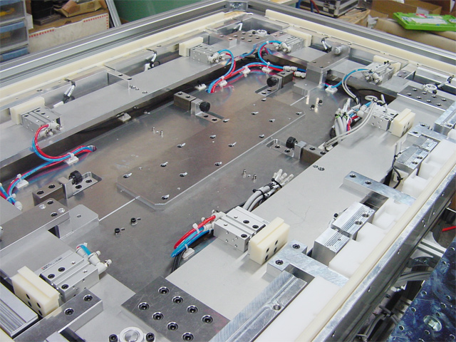 液晶パネル接着冶具　製作事例