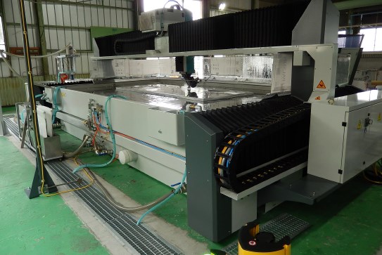 神和アルミ工業『ウォータージェット機』