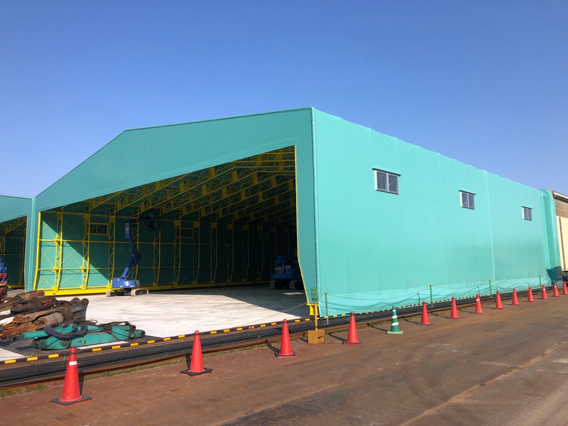 [施工事例］スライド式テント(走行型・固定テント)