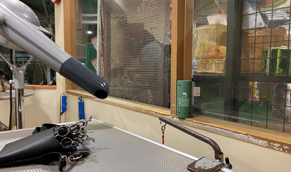 【設置事例】トリミング室内の動物臭を解決！