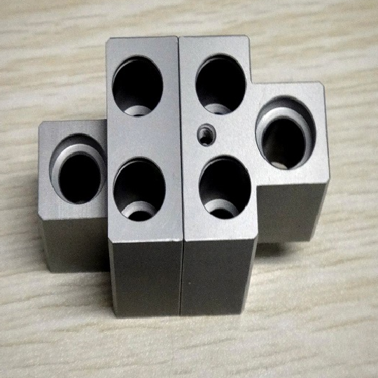 精密機械部品　加工サービス