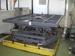 振動試験機『3次元振動台』