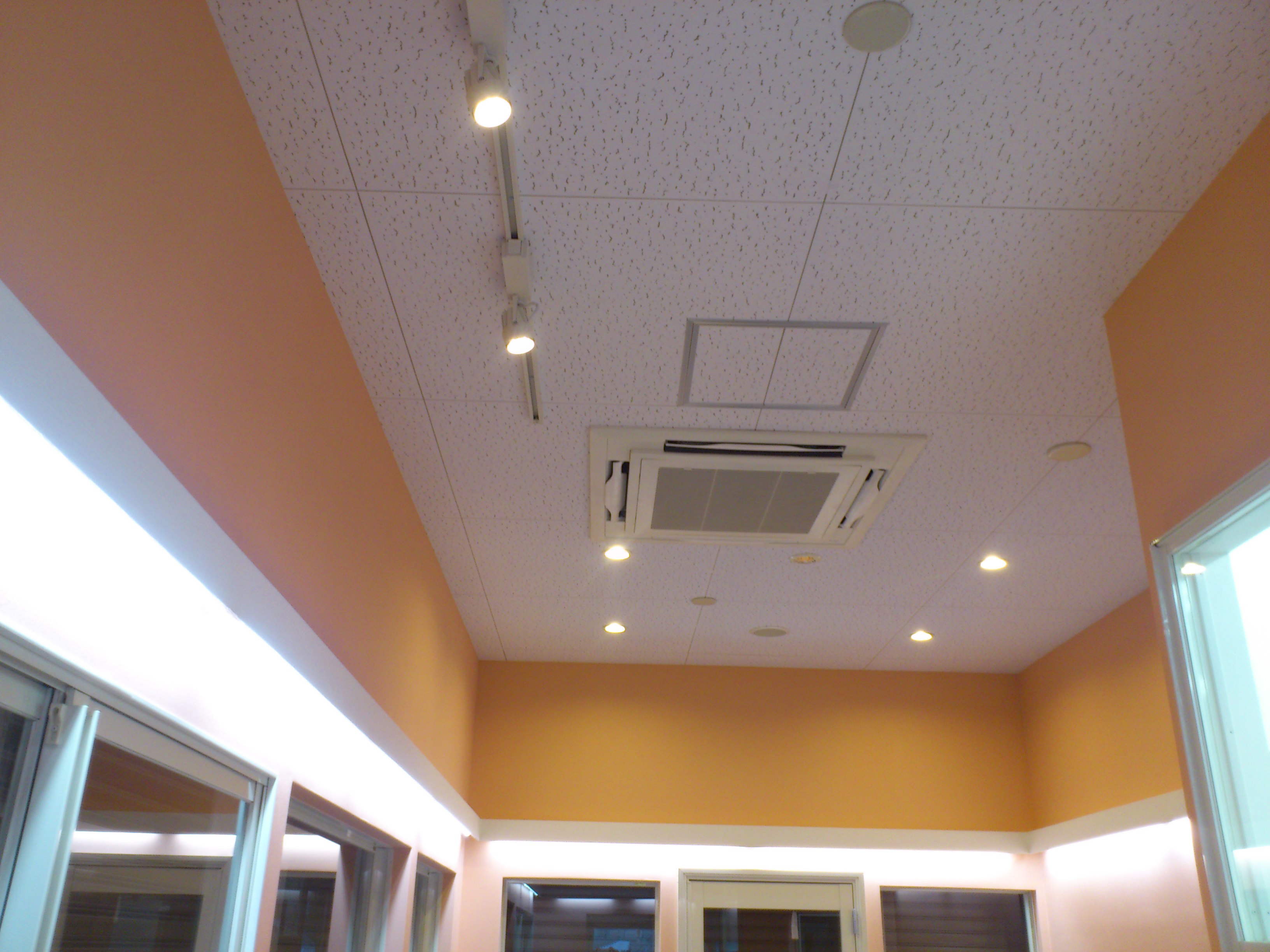 採用実績紹介『店舗LED照明設置』