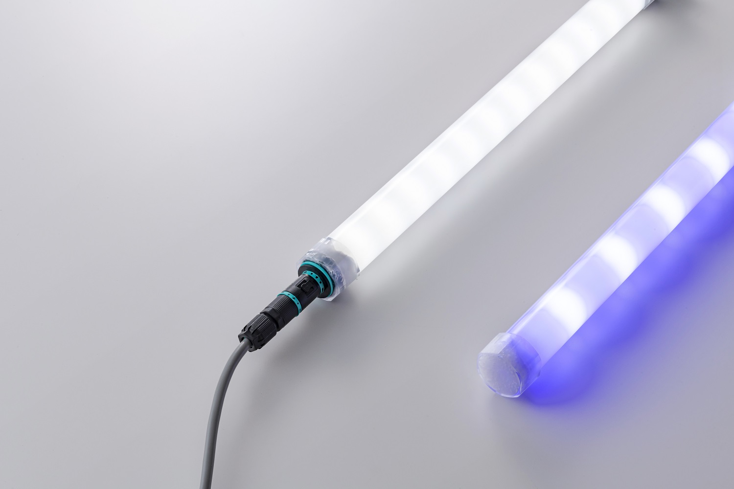 キノコ育成工場向けLEDランプ『Pシリーズ』