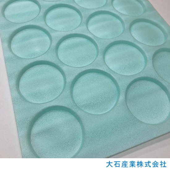 樹脂製品輸送用トレー【2】