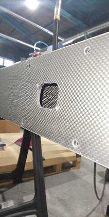 CFRP〔強化炭素繊維プラスチック〕の設計から組み立ての一貫生産