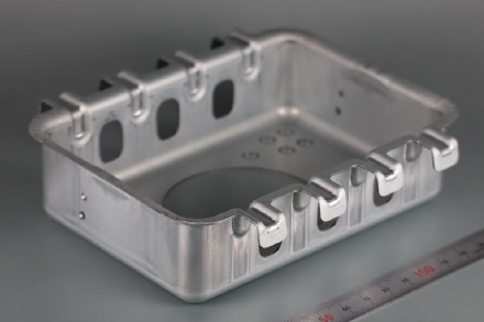 【プレス製品】自動車エアバッグ用角絞り加工