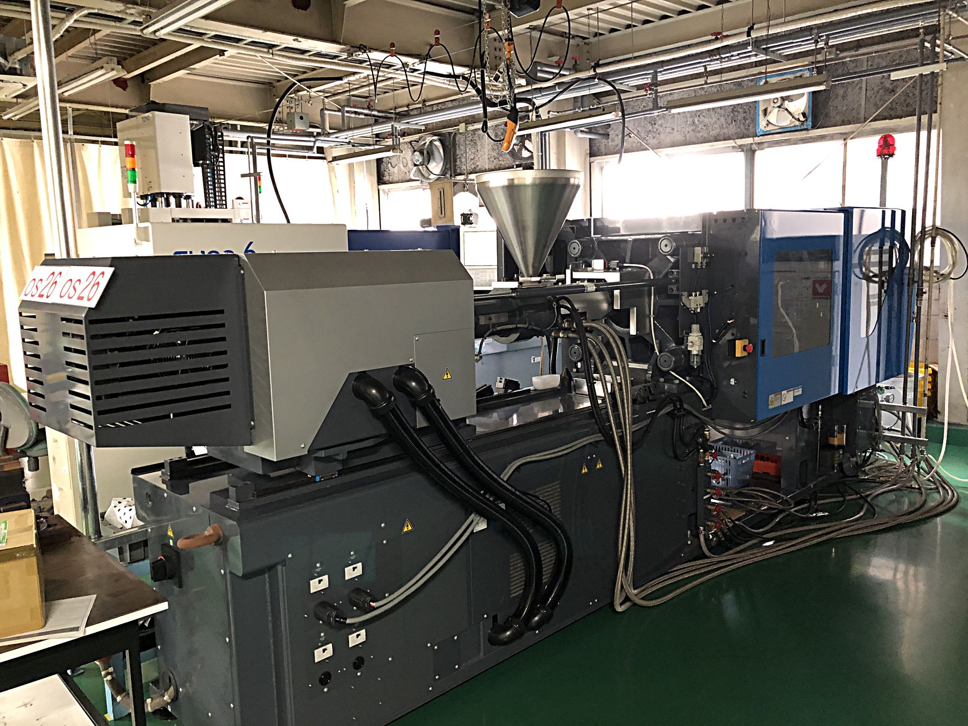 Sumitomo Injection Machine Control Sumitomo Heavy Industries 100-ton injection molding machine | 大和合成 ...