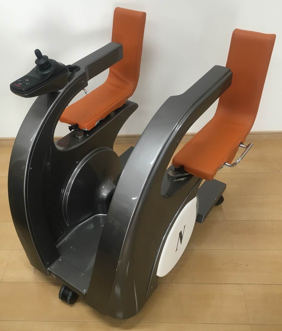 リアゲート式電動車椅子